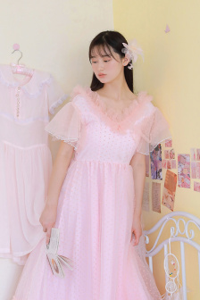 美女班主任让我脱她裙子影片